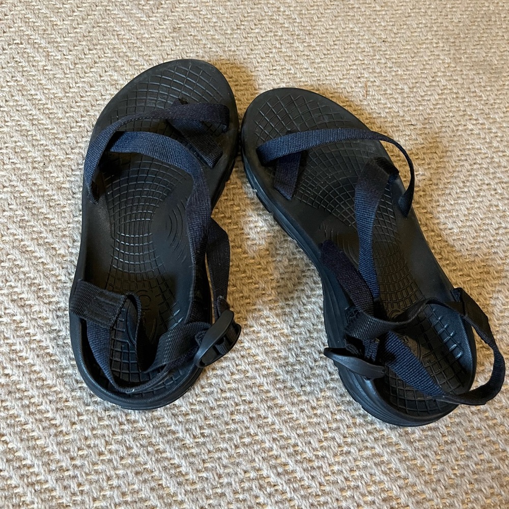 Men’s size 12 navy chacos